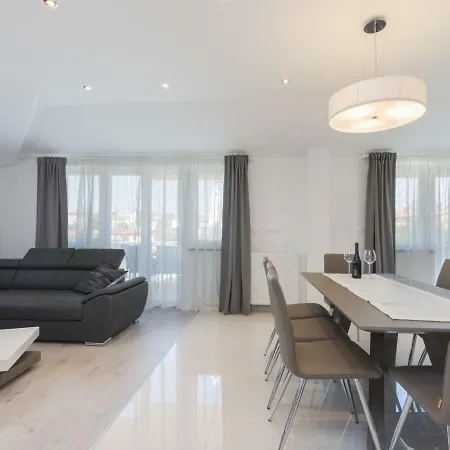 Apartment House Rojni